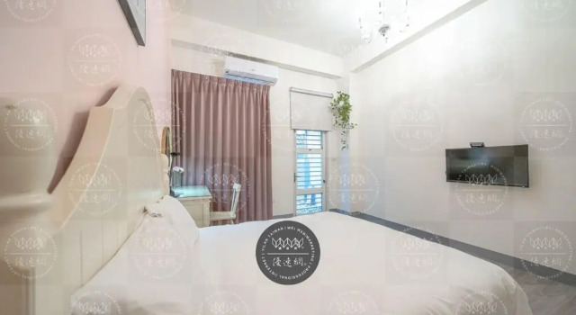 Коттедж с 4 комнатами Discovery B&B