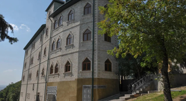 Отель Галерея Палас, Забронировать Отель Отели Пятигорска с парковкой, рядом с Парк Цветник, Парковка