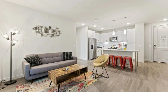 Коттедж Top Floor 2BR King Beds Suite 8 Min to Downtown
