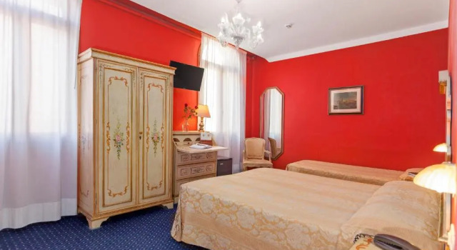 Трёхместный номер Hotel Malibran