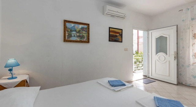 Amazing Apartment in Crikvenica With Wifi, Забронировать Апартаменты/квартира Отели Приморско-Горанской жупания с парковкой, Парковка