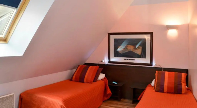 Четырёхместный номер Standard Logis Hôtels Le Saint Georges