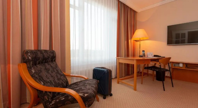 Полулюкс Hotel Meerane