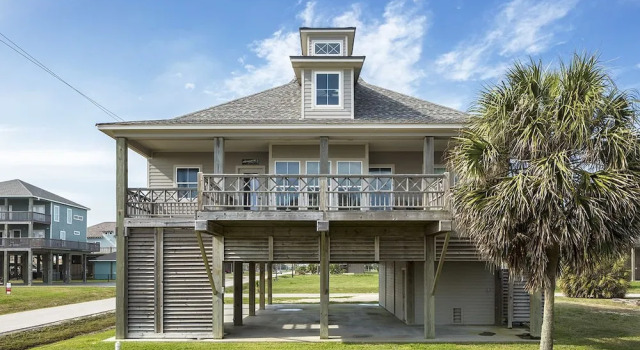 The Mermaid Lounge by RedAwning, Book Hotel Bolivar Peninsula Houston