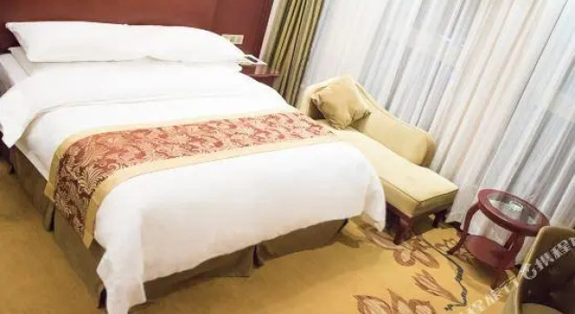 Vienna Hotel (Zaozhuang Xuecheng Distrct High-speed Railway Station), Prenota Hotel Hotel a Shandong con parcheggio, Parcheggio