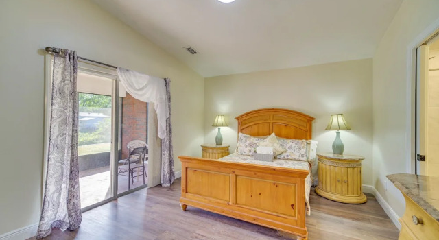 Sunny Palm Bay Home w/ Screened Porch Near Beaches, Rezerwuj Dom wakacyjny Palm Bay Space Coast
