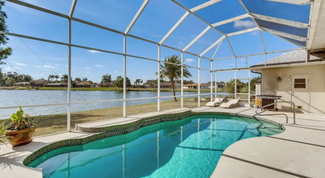 Waterfront Port Charlotte Home - 5 Mi to Beach!, Забронировать Дом для отпуска Порт-Шарлотт Southwest Florida