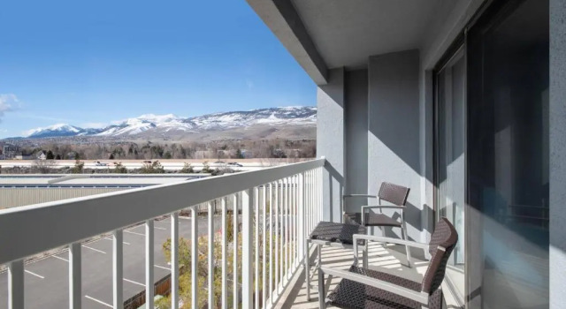 Standardowy pokój i balkonem Courtyard by Marriott Reno