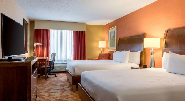 Четырёхместный номер Standard Hilton Garden Inn Arlington/Courthouse Plaza