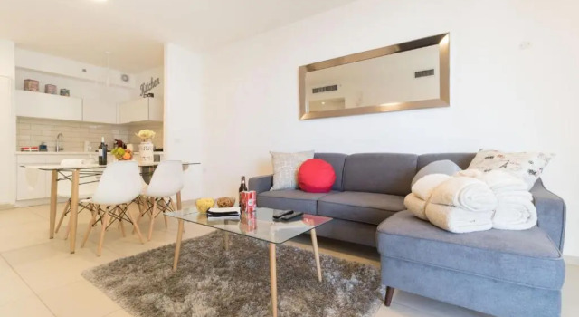 Апартаменты Luxury One-Bedroom Apartment/parking in city center