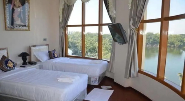 Номер Standard Mandalay Kandawgyi Inn