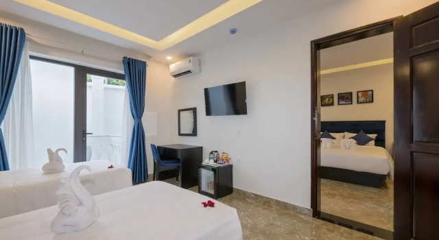 Семейный номер Standard с 2 комнатами с балконом Royal Mansion Boutique Hoi An