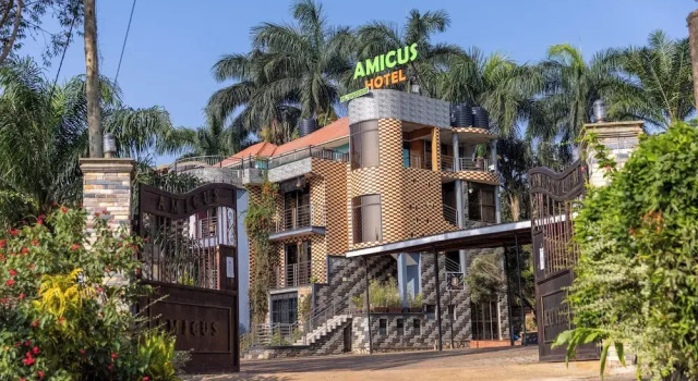 Amicus Hotel