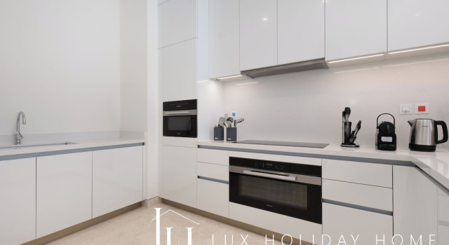 Коттедж LUX District One Lagoon View Townhouse