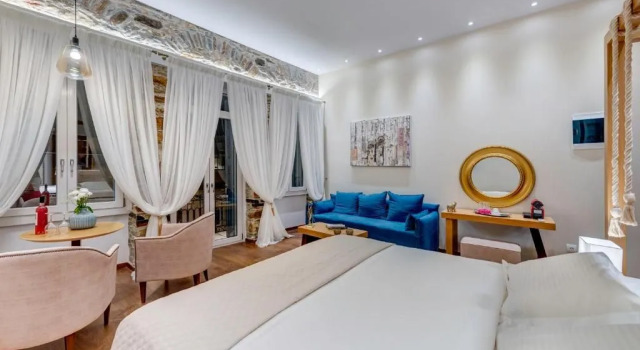 Люкс Superior с балконом и с частичным видом на море 1844 Suites Syros