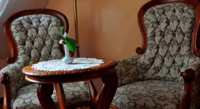 O podwyższonym standardzie dwuosobowy pokój Hotel Opera