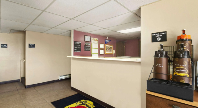 Super 8 by Wyndham Redfield, Book Hotel Redfield South Dakota