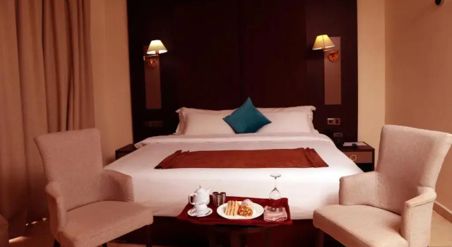 Camera Deluxe Monty Suites Calabar