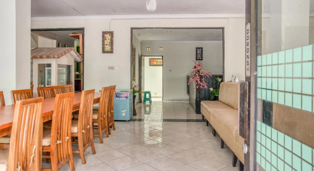 RedDoorz near Taman Mini Jakarta