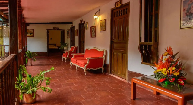 Hosteria Colonial La Cueva de Leo, Book Hotel Hoteller i Guaduas med parkering, Parkering
