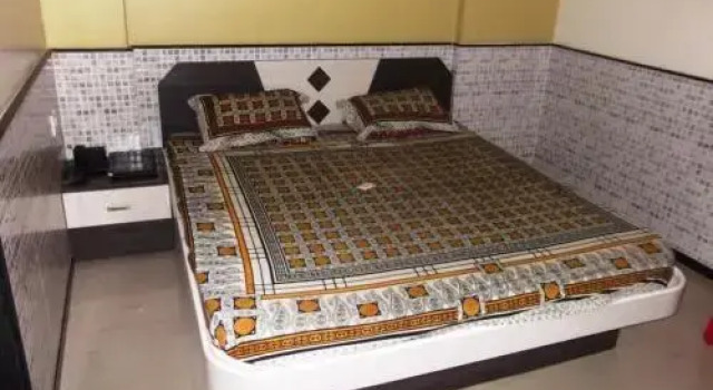 Hotel Raj, Забронировать Отель Отели Māngvādi с парковкой, Парковка