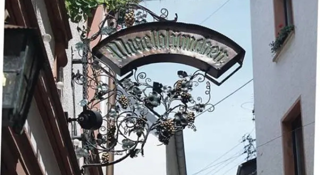 Hotel-Restaurant Moselblümchen, Забронировать Отель Бернкастель Бернкастель-Кус, рядом с Mittelalterlicher Marktplatz