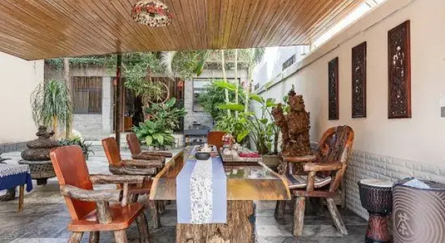 Mangshi Yun'anju Bed and Breakfast, Buchen Sie Hotel Hotels in Yunnan mit Parkplatz, Parkplätze