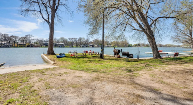 New Braunfels Vacation Rental on Lake Dunlap!, Забронировать Дом для отпуска Коттеджи Greater San Antonio, Коттедж