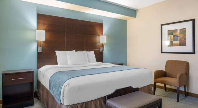 Четырёхместный люкс c 1 комнатой Best Western Plus Midland Suites