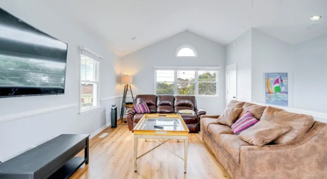 Коттедж Steps to Beach: Centrally Located OBX Home!