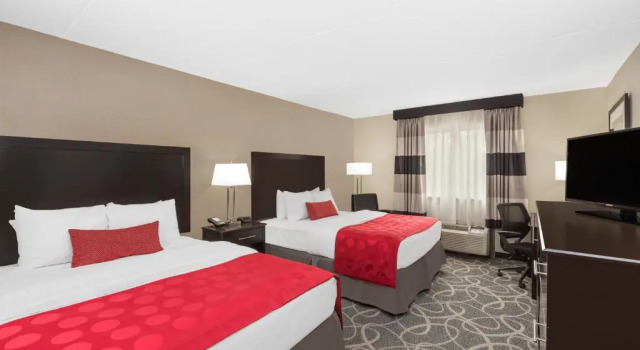 Четырёхместный номер Standard Clarion Inn Des Moines Airport