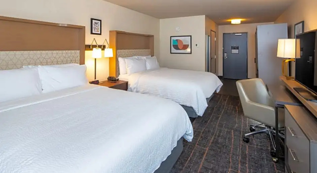 Четырёхместный номер Premium Holiday Inn & Suites Detroit - Troy by IHG