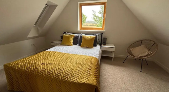 Tranquil Pond View Loft Retreat in Sudbury, Varaa Huoneisto Asunnot kohteessa Merseyside, Huoneisto