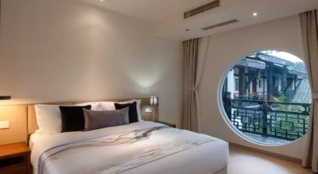 Люкс с видом на горы Emei Mountain and Courtyard. Jingzhu Shiguang Hot Spring Hotel