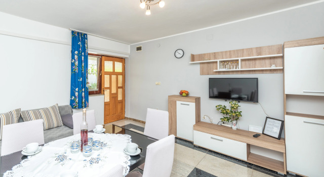 Silver Apartment