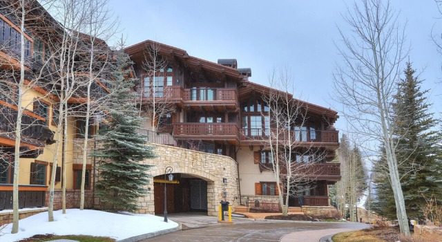 Luxurious Chalet w/ Private Elevator by RedAwning
