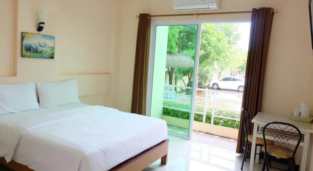 Двухместный номер Deluxe с балконом Sakaeogarden Hotel