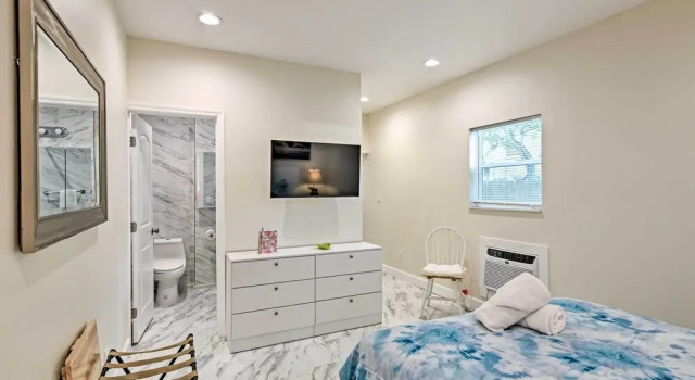 1 Block to Deerfield Beach: Studio w/ Fire Pit!, Rezerwuj Hotel Deerfield Beach Floryda