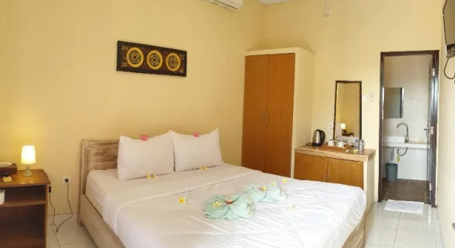 Flagship 91237 Ratu Guest House, Rezerwuj Pensjonat Hotele w Kedonganan z parkingiem, Parking
