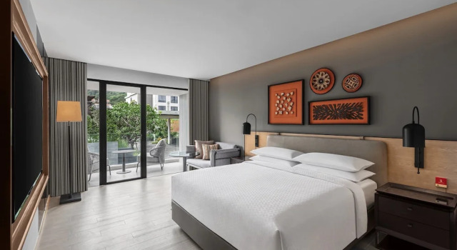 Двухместный номер с балконом Four Points by Sheraton Phuket Patong Beach Resort