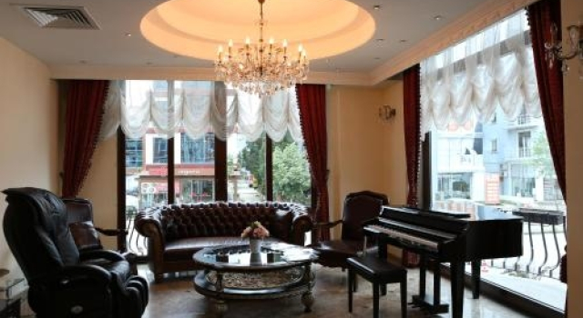 Pasha Palas Hotel Izmit, Varaa Hotelli Hotellit Marmara-alue pysäköinnillä, Pysäköinti