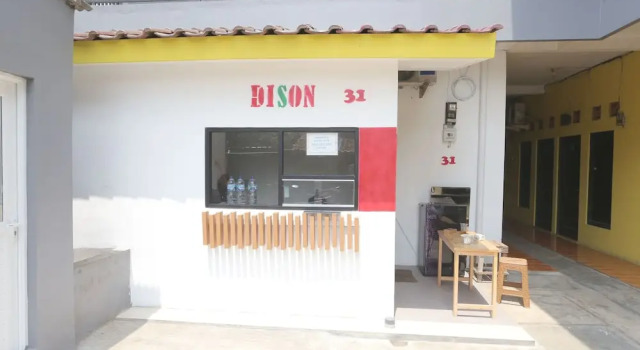 OYO 93021 Kost Dison
