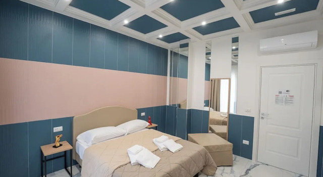 Четырёхместный номер Deluxe с балконом и с видом на внутренний двор Medina H. Napoli Centro, by ClaPa Group