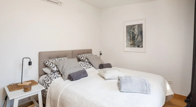 Modern apt With Terrace 4 min Walk to the Beach, Prenota Appartamento Splitska 