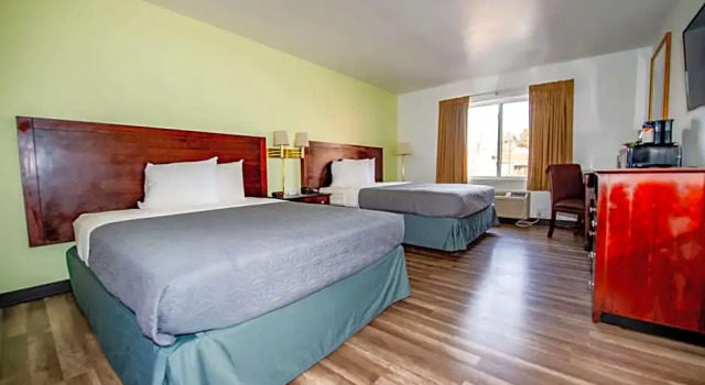 Люкс Rodeway Inn Central Colorado Springs