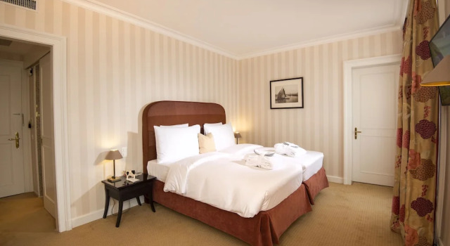 Двухместный номер Executive с частичным видом Hôtel Des Trois Couronnes & Spa - The Leading Hotels of the World