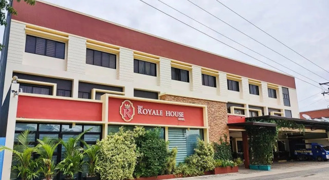 Кровать в общем номере Royale House Hotel Davao powered by Cocotel