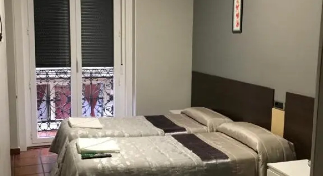 Трёхместный номер Standard Pensión La Bilbaina - Albergue Logroño