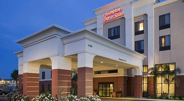 Трёхместный люкс Hampton Inn & Suites Tulare