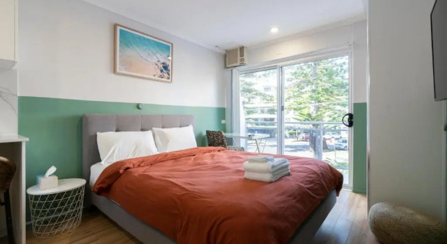 Студия с балконом Manly Waves Studios & Apartments
